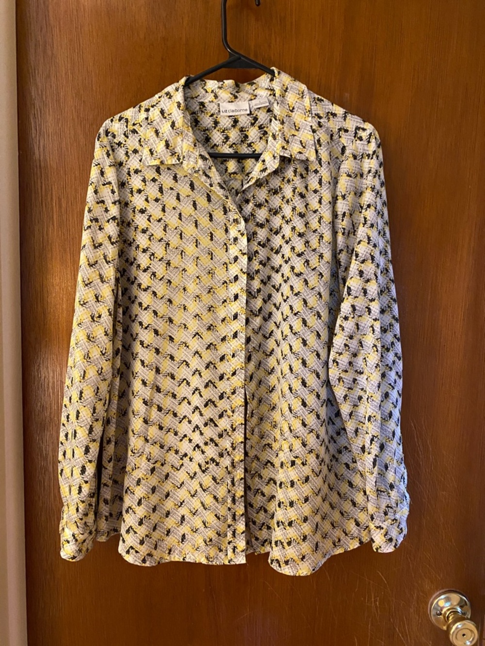3/$15. St. John’s Bay Yellow, black,and White Patterned Button-Down Shirt